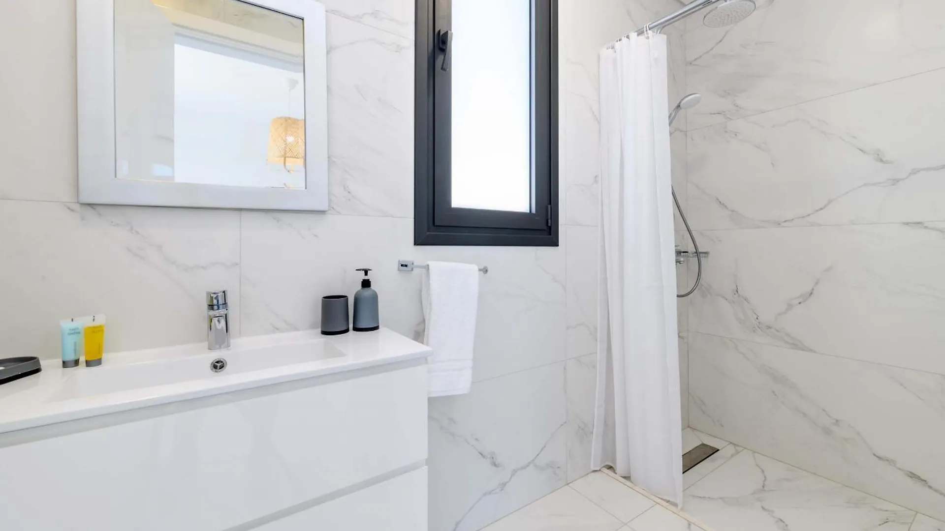 By The Beach - White Coral Villa Protaras