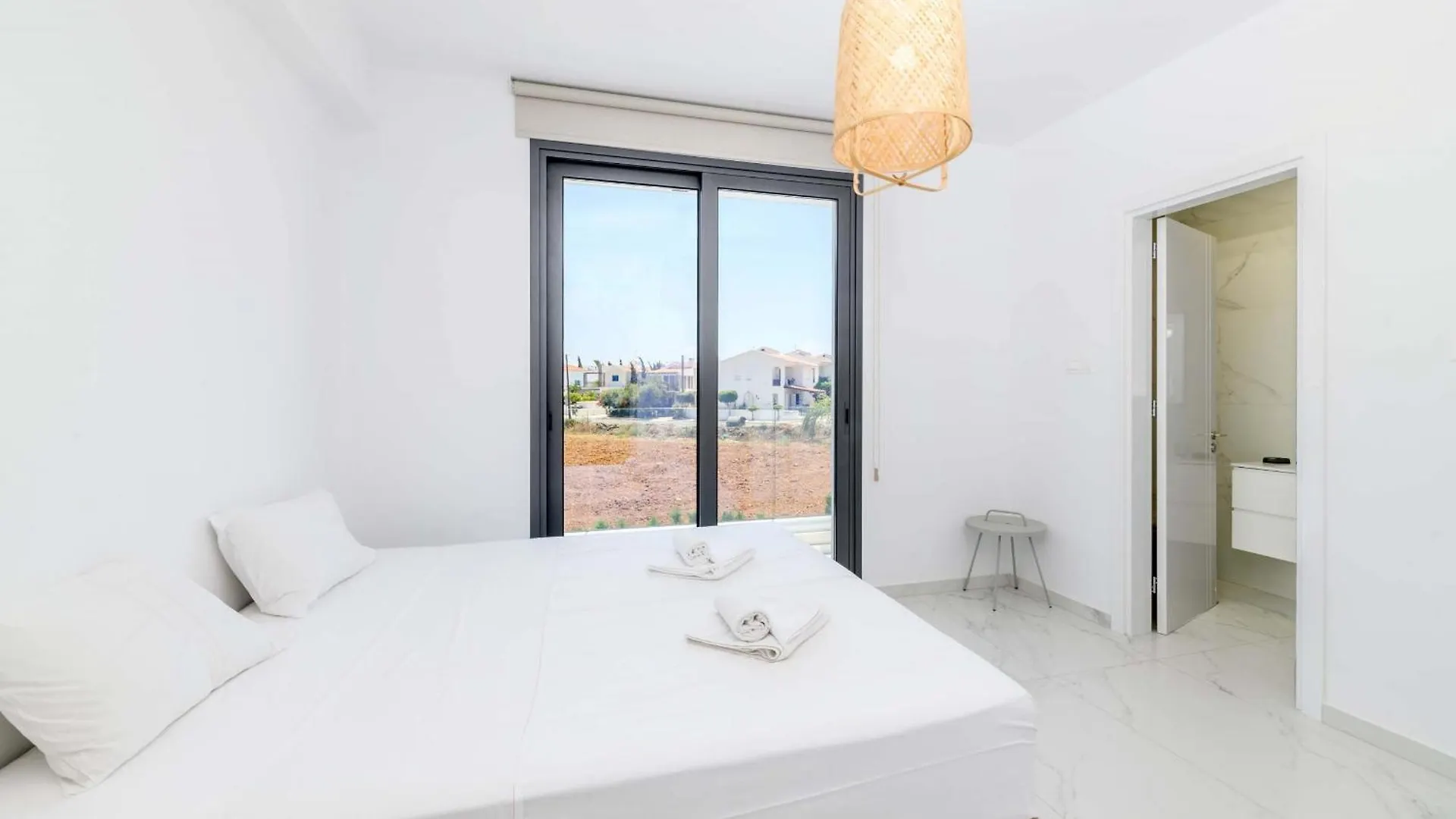 By The Beach - White Coral Villa Protaras