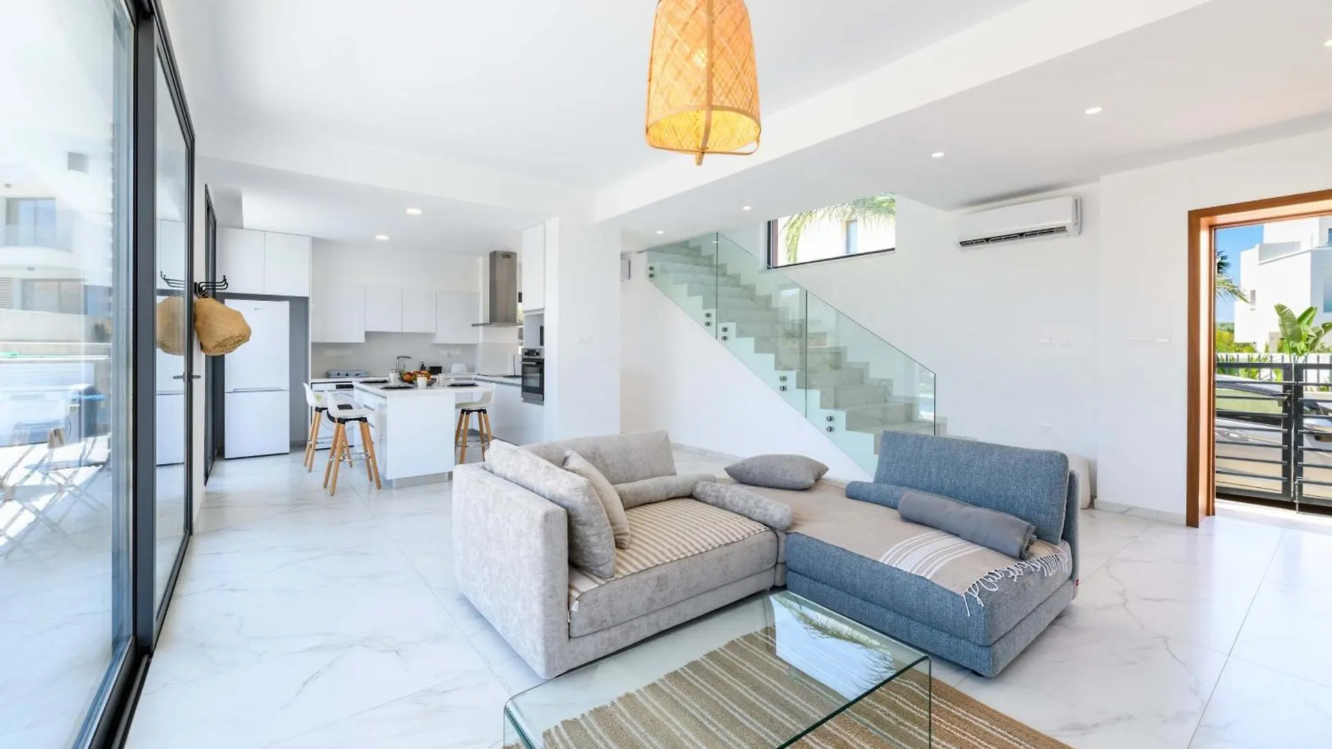By The Beach - White Coral Villa Protaras