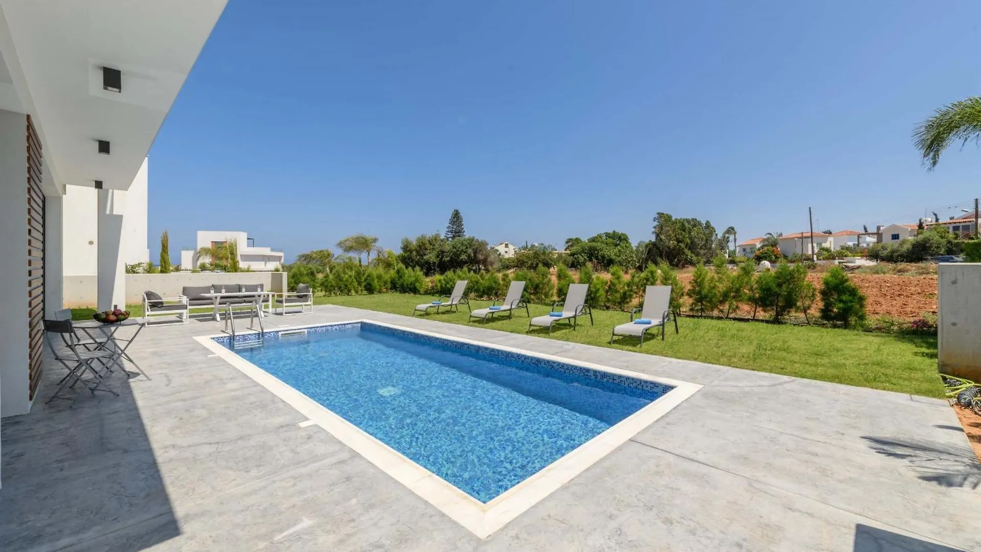 By The Beach - White Coral Villa Protaras