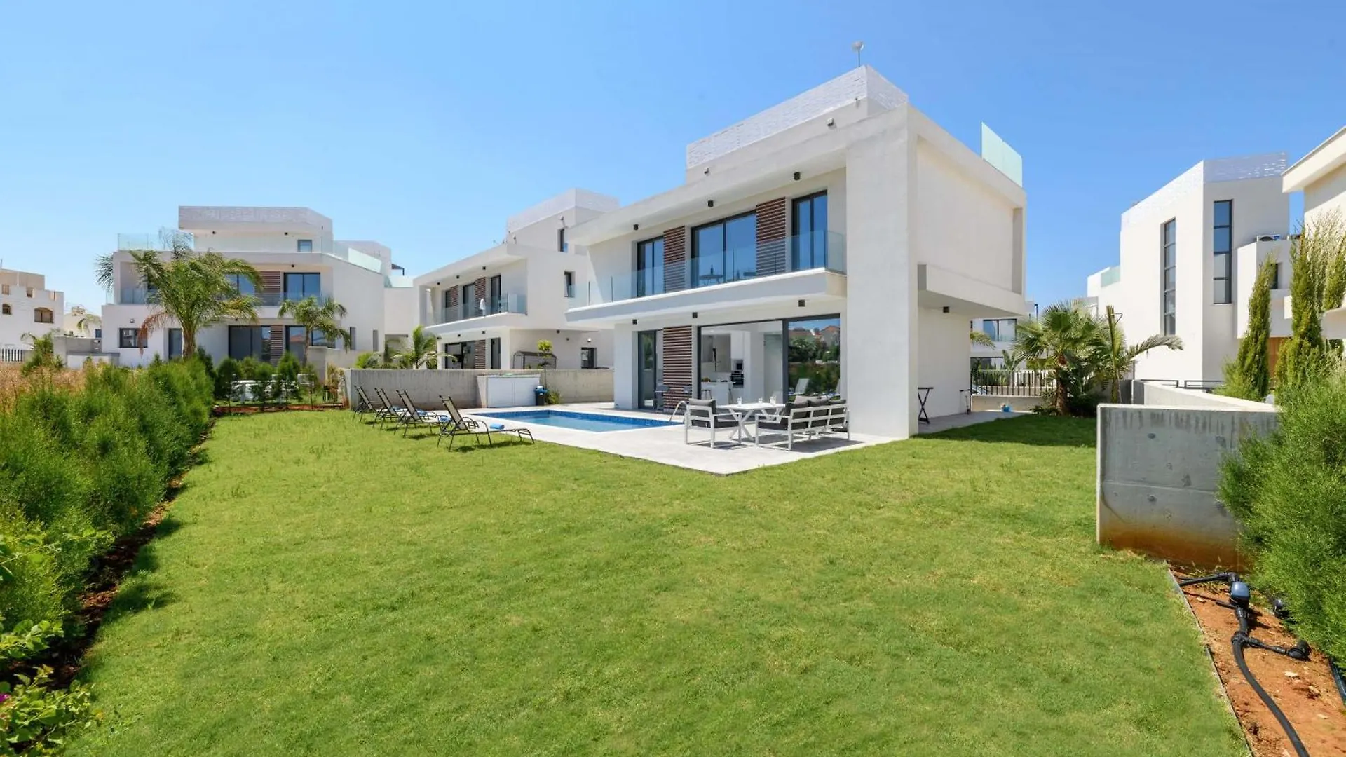 By The Beach - White Coral Villa Protaras